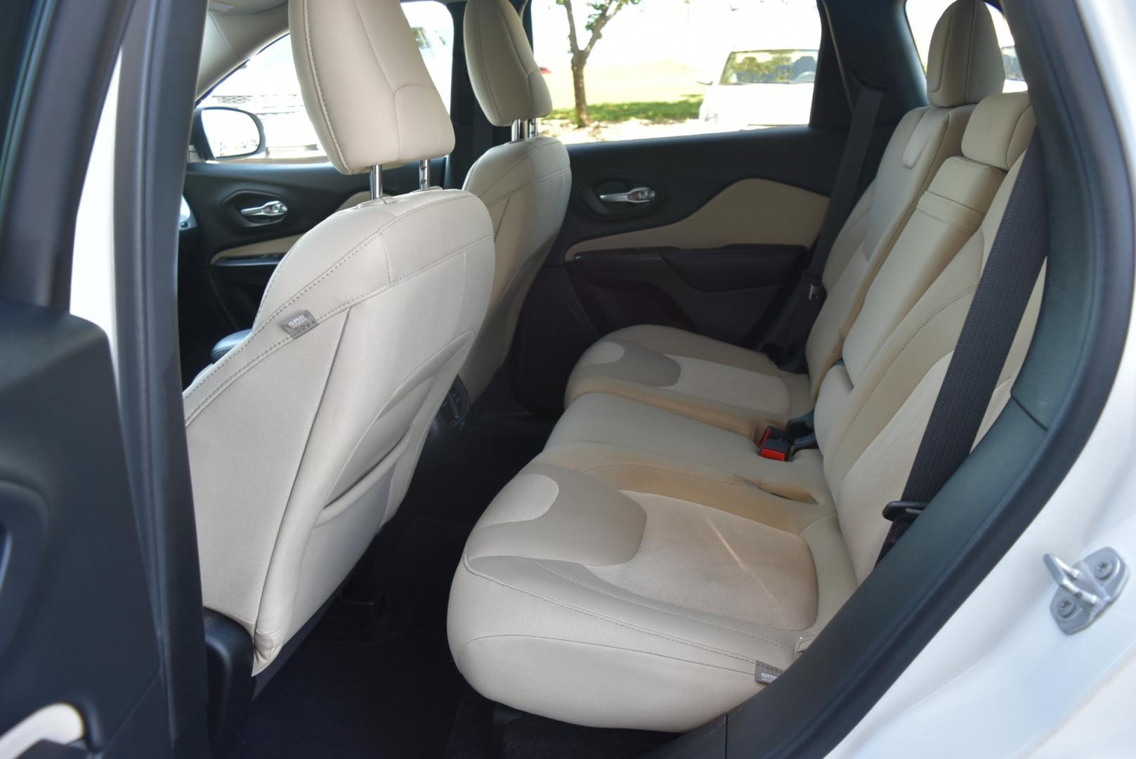 2016 White /Black Jeep Cherokee Sport (1C4PJMAB3GW) with an 2.4L 4 Cyl Multi-Air engine, 9-Speed Automatic transmission, located at 1600 E Hwy 44, Rapid City, SD, 57703, (605) 716-7878, 44.070232, -103.171410 - Photo#11